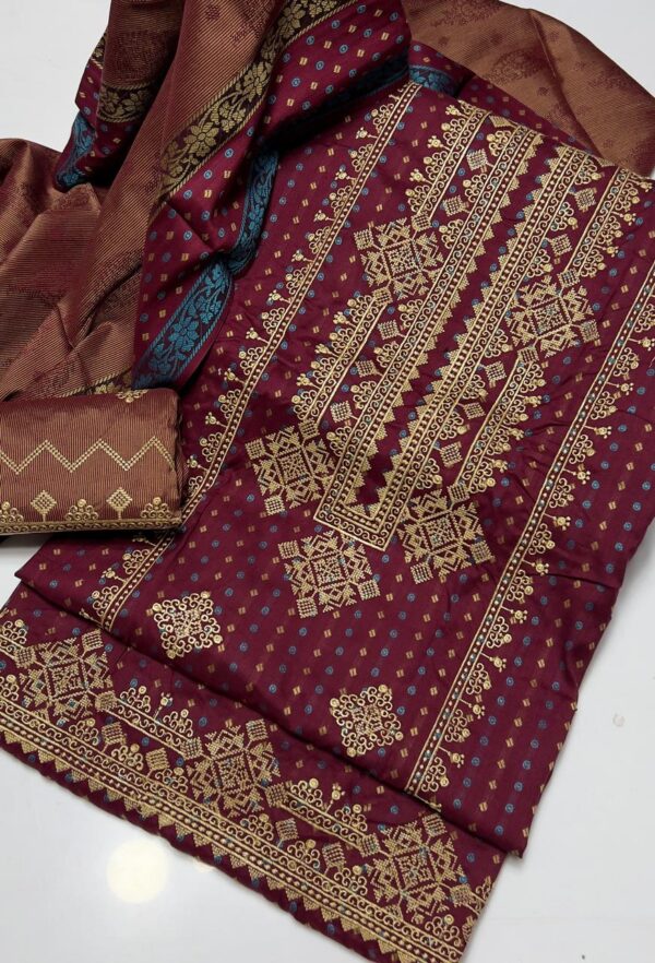 Karandi Khaddar 3 Pcs - Image 3