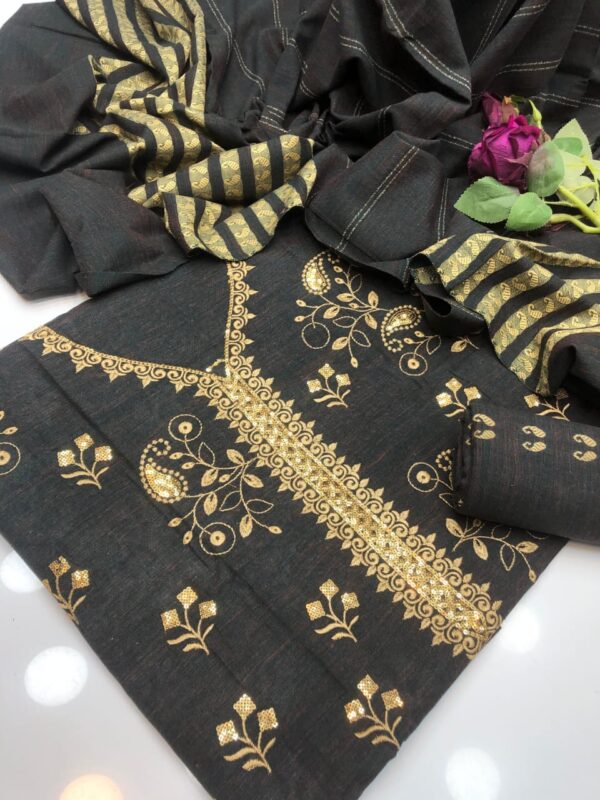 Khaddar Jaal Embroidery 3 Pcs - Image 4